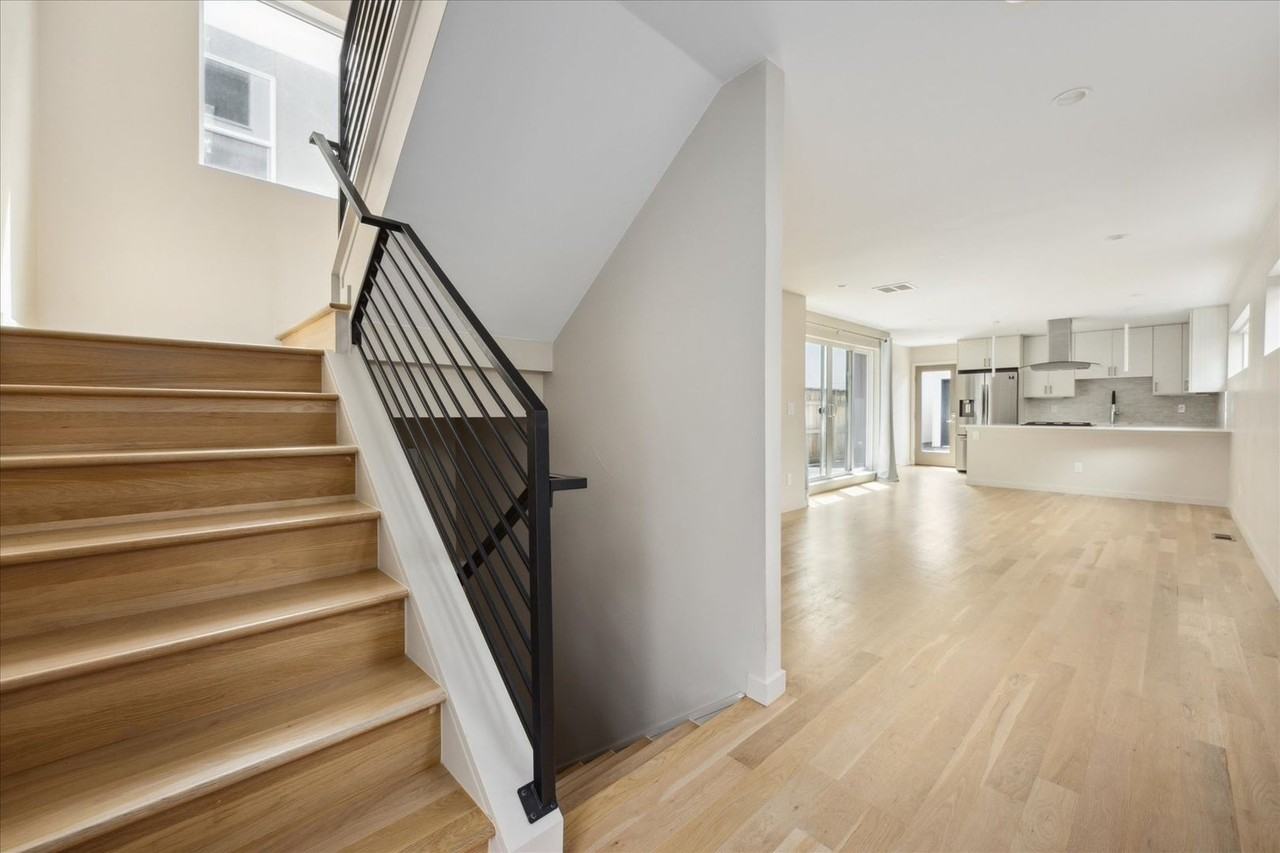 1421 Irving St - Photo 4 of 40