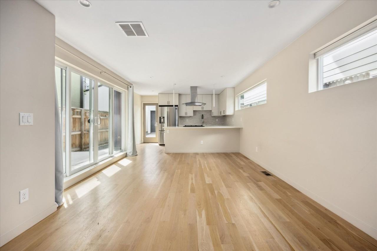 1421 Irving St - Photo 6 of 40