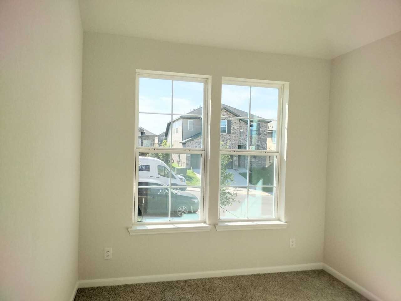 10511 Briceway Bay - Photo 3 of 36