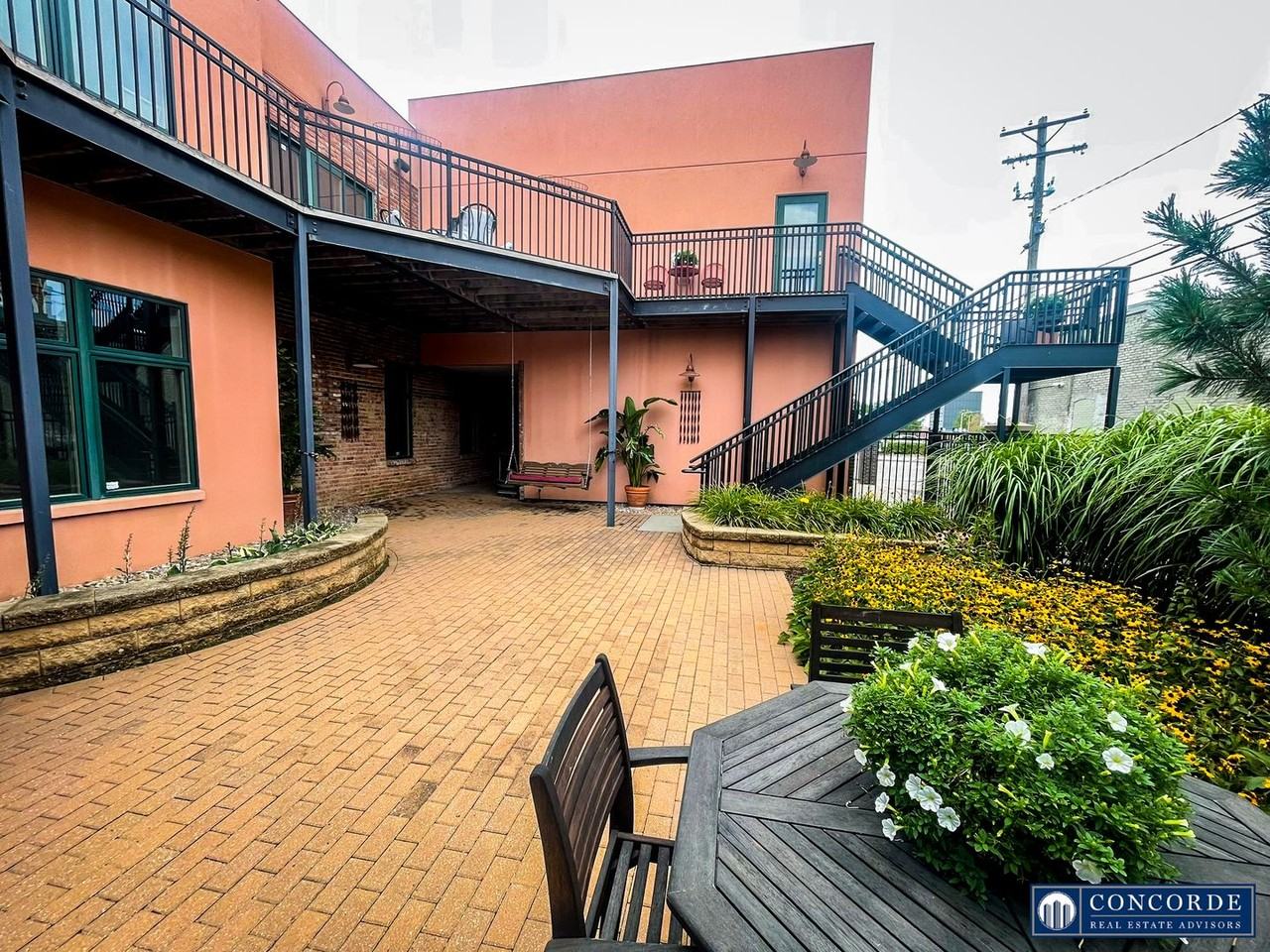 432 S 11th St - Photo 3 of 26