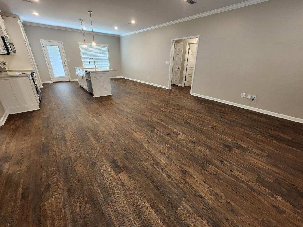 121 Stonebriar Dr - Photo 2 of 14