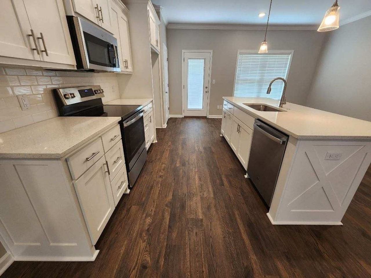 121 Stonebriar Dr - Photo 3 of 14