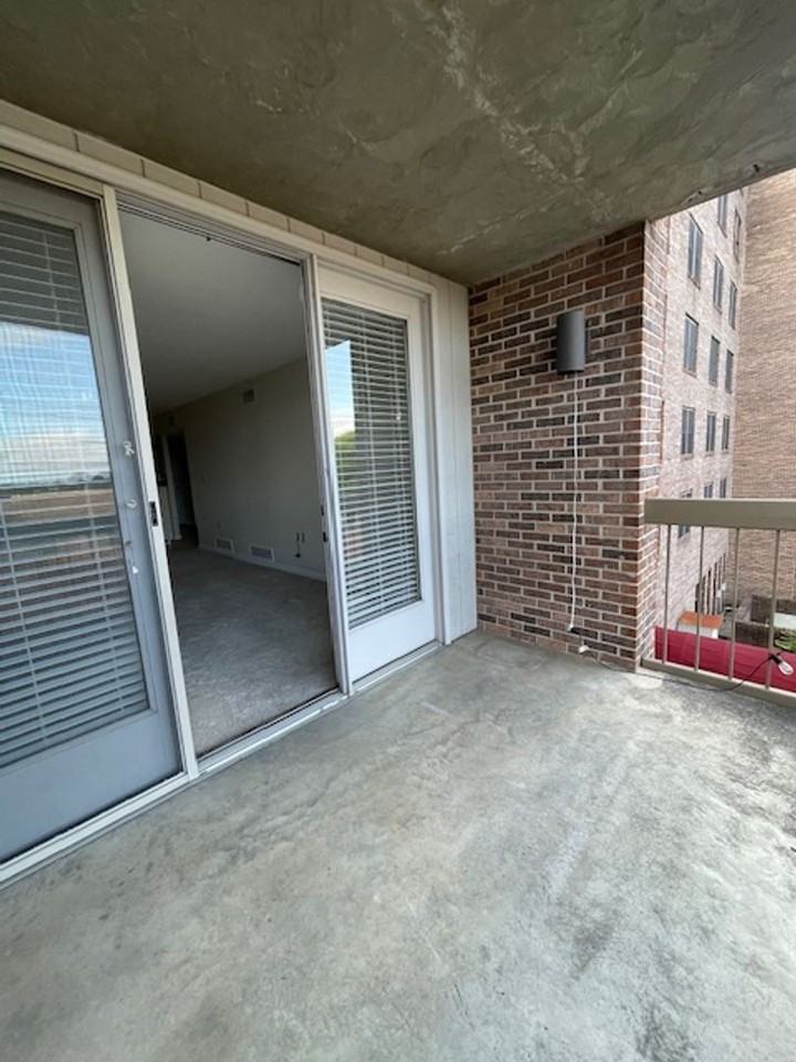 207 Regal Tower - Photo 2 of 27