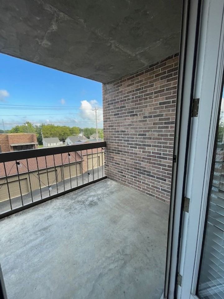 207 Regal Tower - Photo 3 of 27