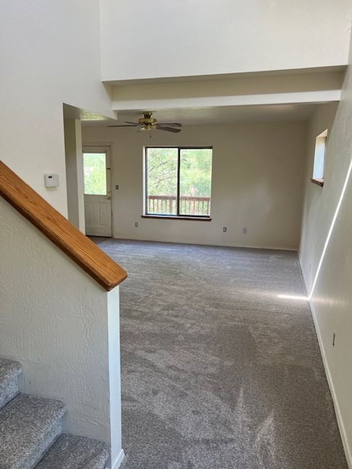 775 N Pine Cliff Dr - Photo 2 of 10