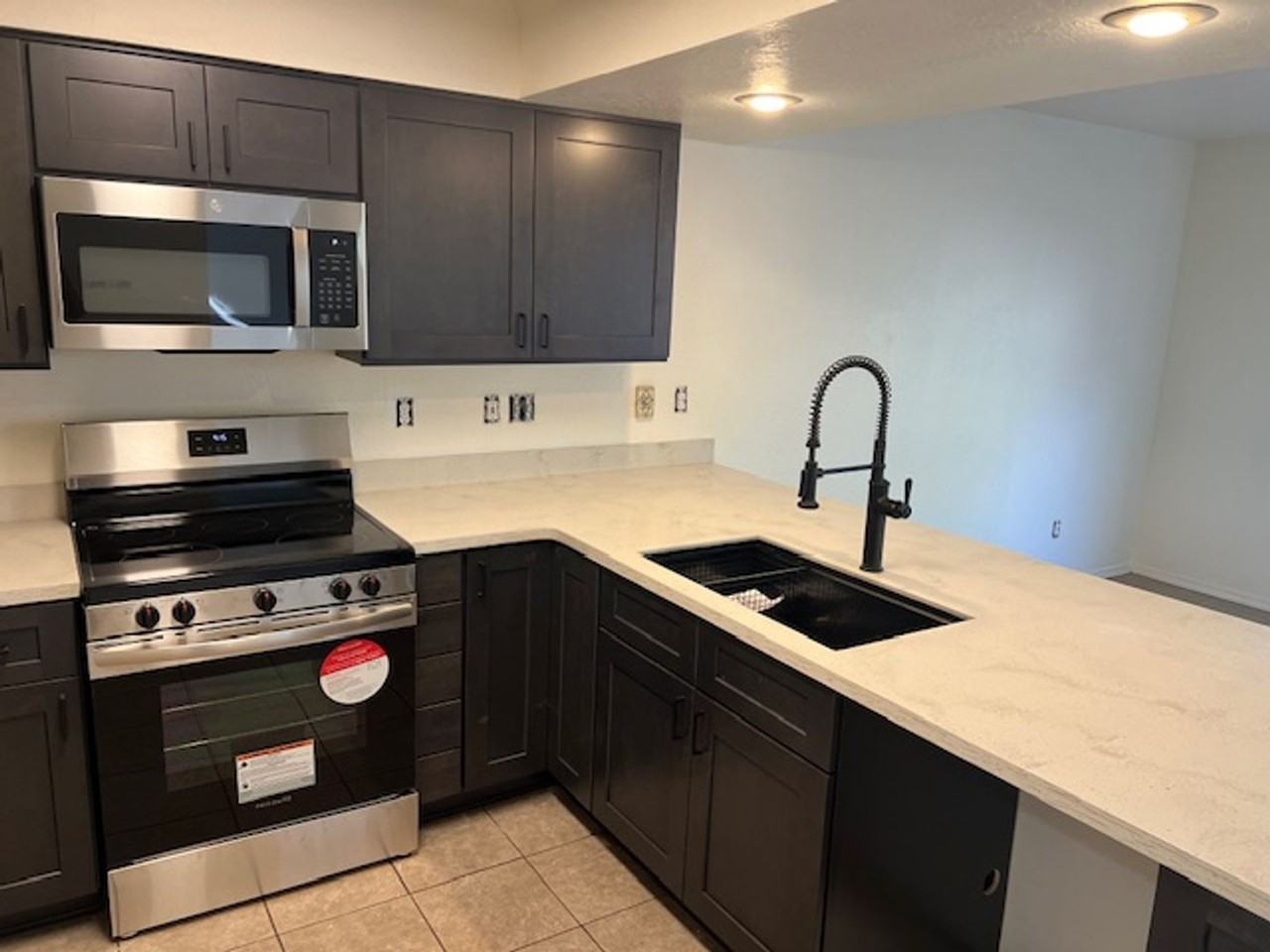 775 N Pine Cliff Dr - Photo 3 of 10