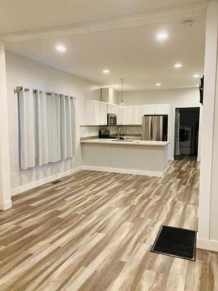 2823 39th St - Photo 2 of 11