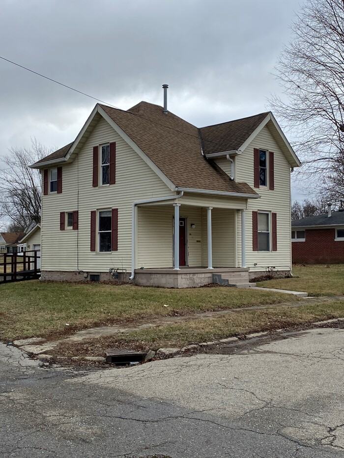 204 S 22nd St - Photo 3 of 37