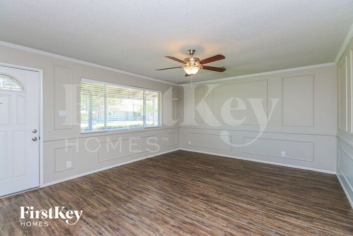 1012 W 16th St - Photo 2 of 15