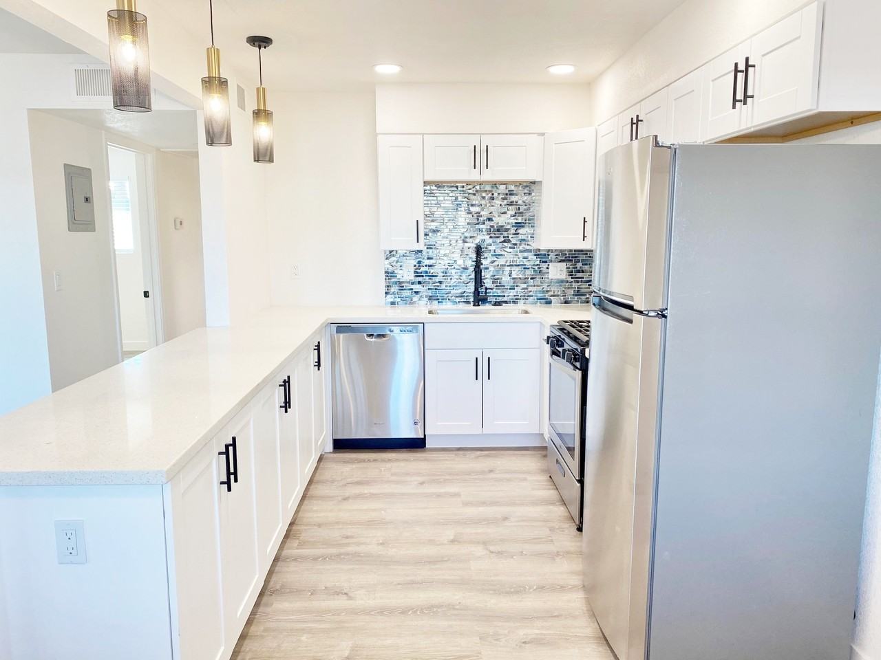 6707 E Cheery Lynn Rd #A - Photo 7 of 34