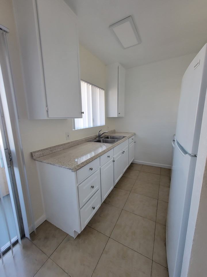 4070 Marlborough Ave #5 - Photo 3 of 12