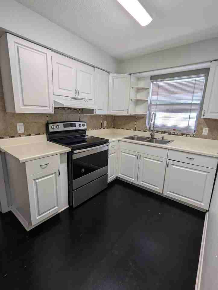 1349 S Michigan Ave #B - Photo 3 of 11