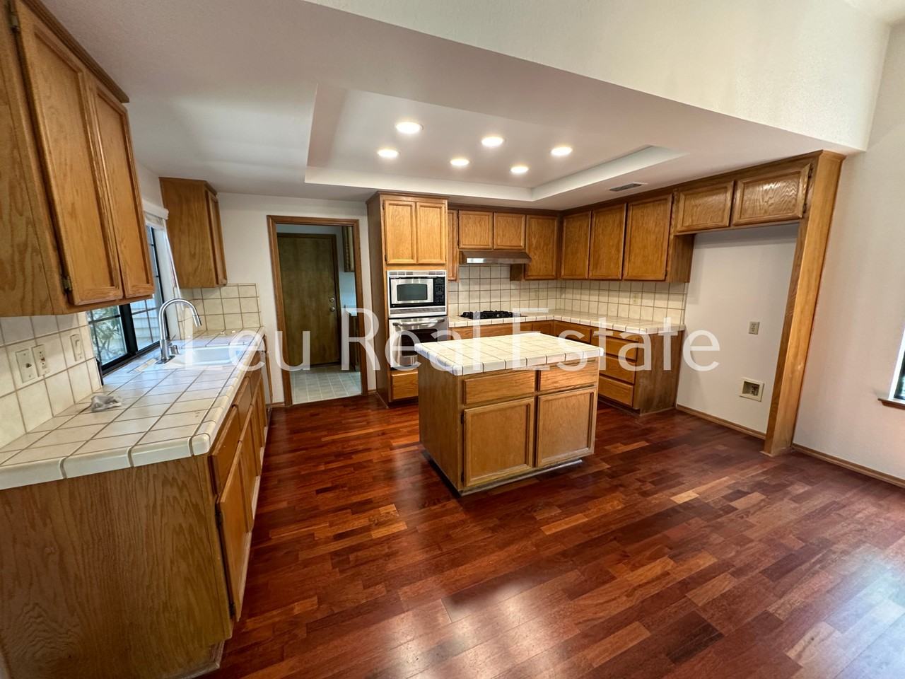 11523 Prospect Hill Dr #NA - Photo 2 of 33