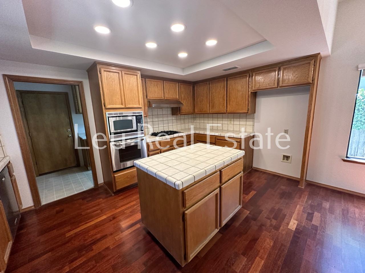 11523 Prospect Hill Dr #NA - Photo 3 of 33