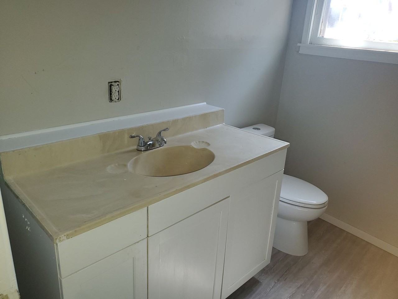 724 Nw 96th St - Photo 3 of 5