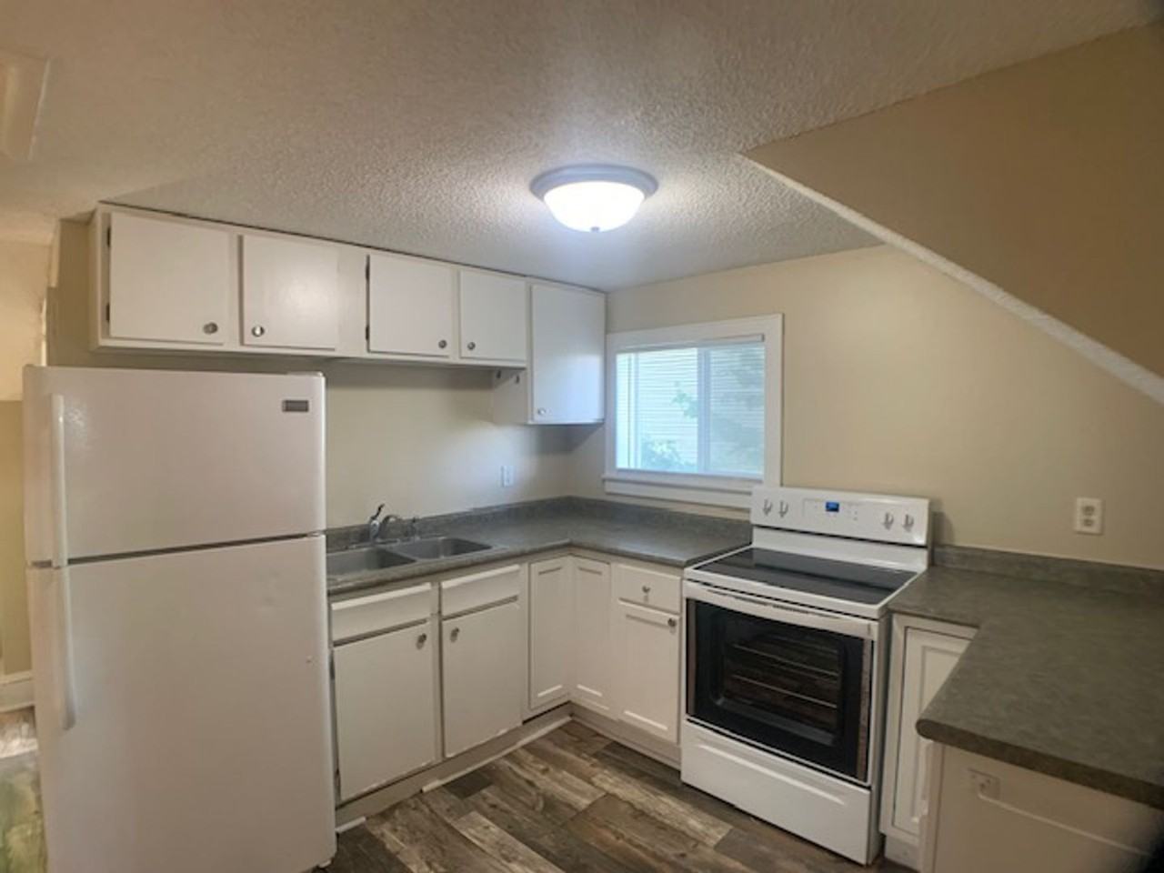 1649-1651 Concord St N - Photo 2 of 16