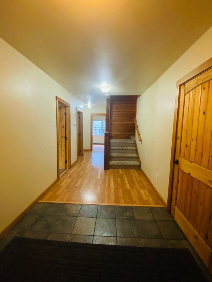 1310 Mission Rd - Photo 3 of 28