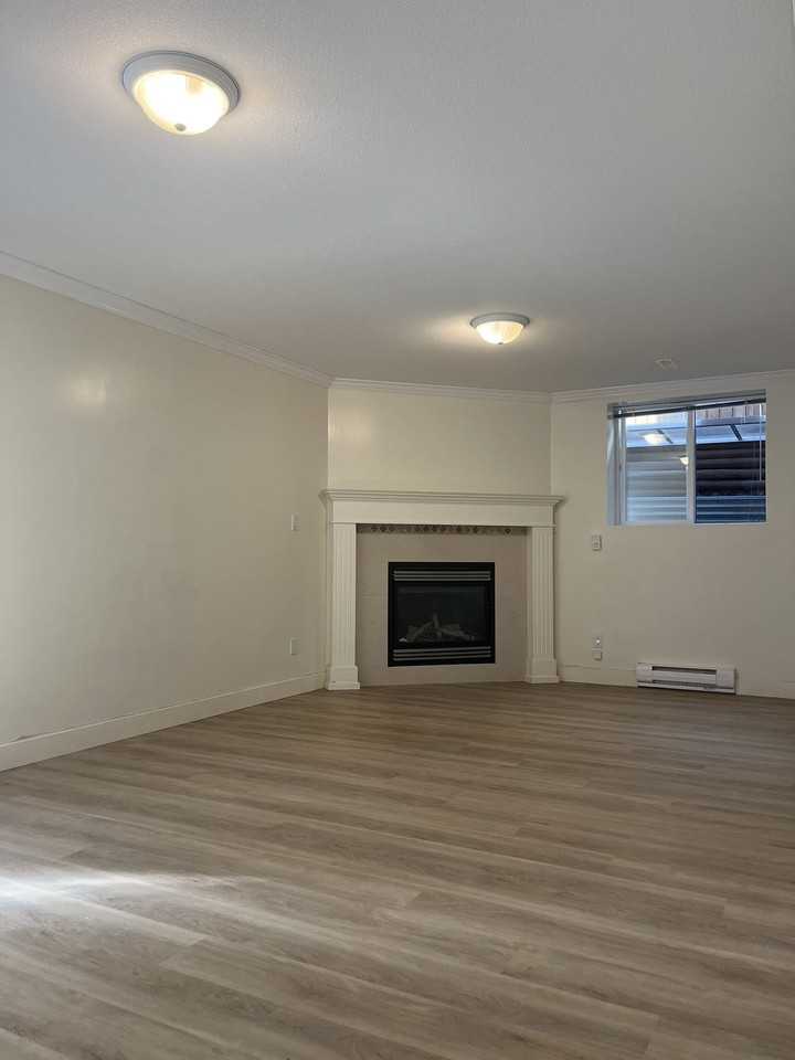 15648 34 Avenue #BSMT - Photo 2 of 11