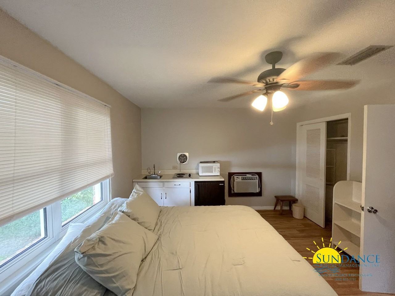 7 Longwood Dr - Photo 4 of 26
