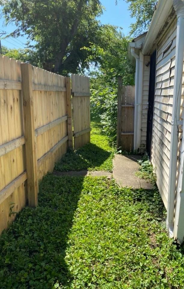 1343 Rhodes St - Photo 3 of 9