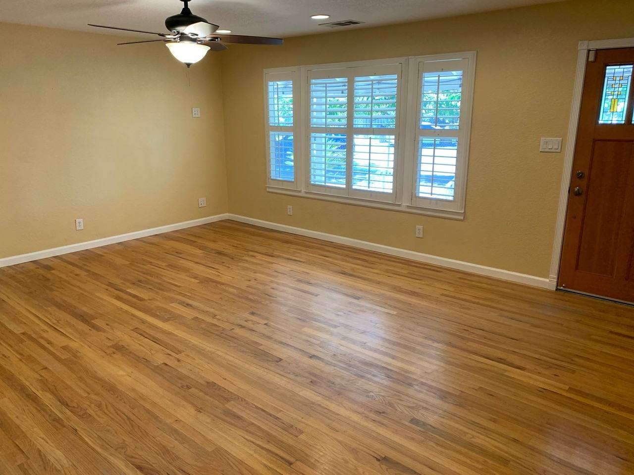 1044 Maple St - Photo 2 of 23