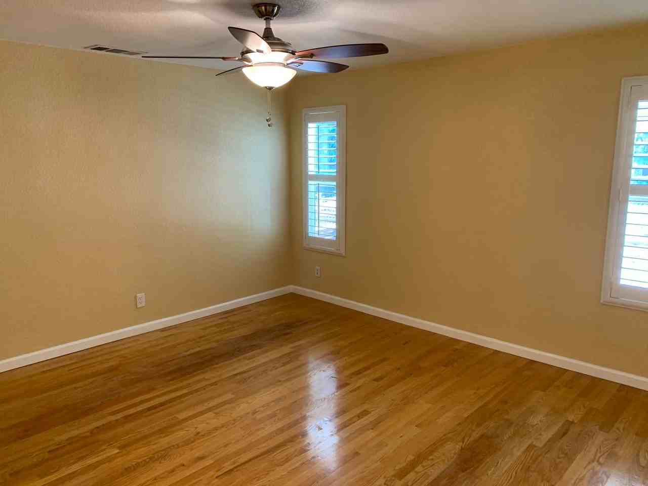 1044 Maple St - Photo 3 of 23