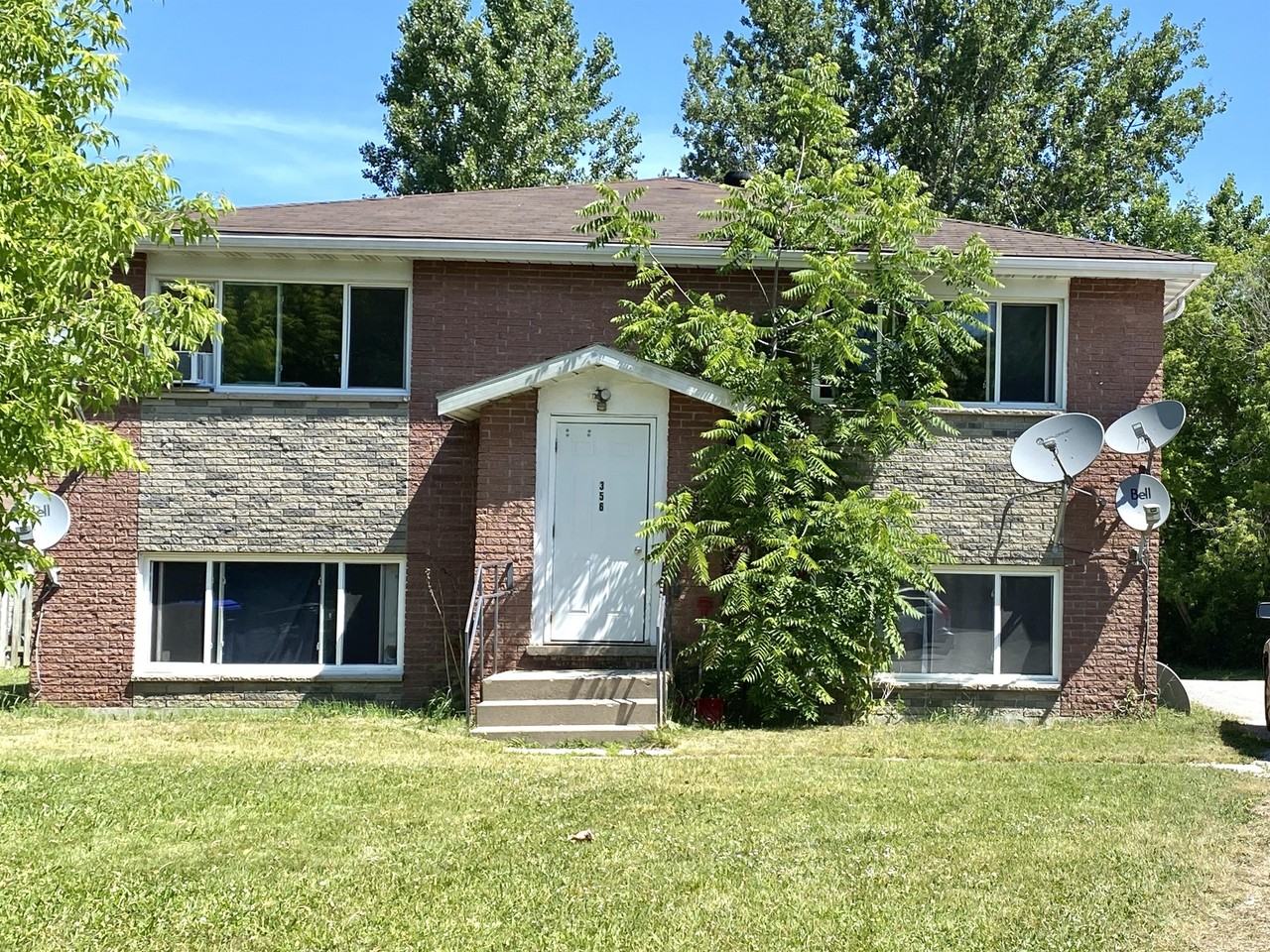 356 2-356 Beauchamp Crt #2 - Photo 2 of 6