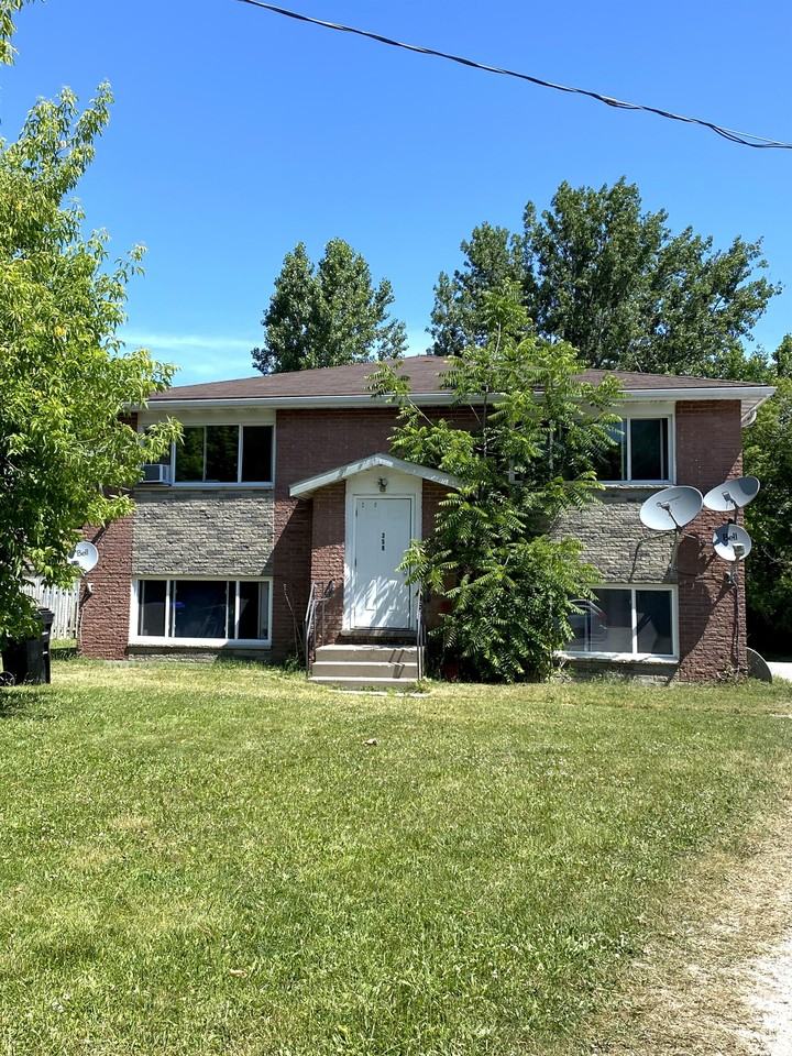 356 2-356 Beauchamp Crt #2 - Photo 3 of 6