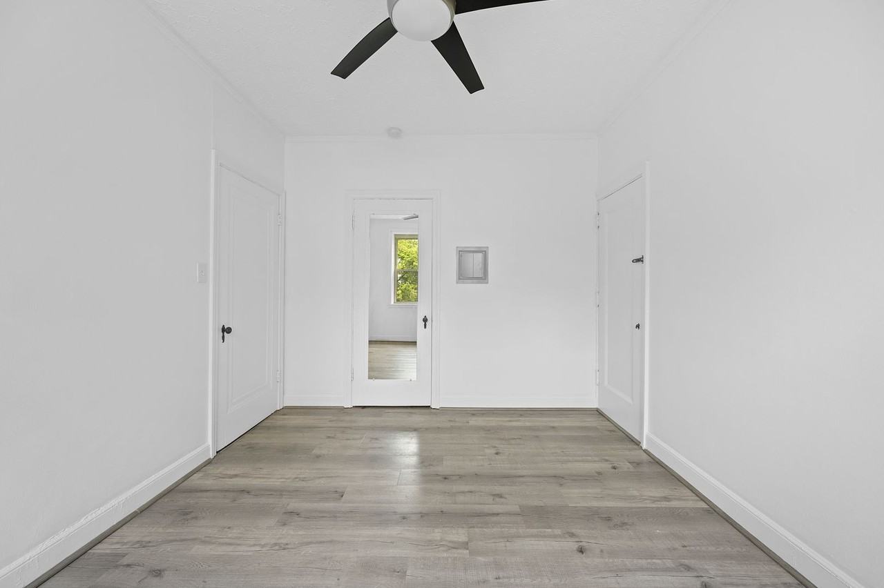 2628 CLEINVIEW - Photo 2 of 40