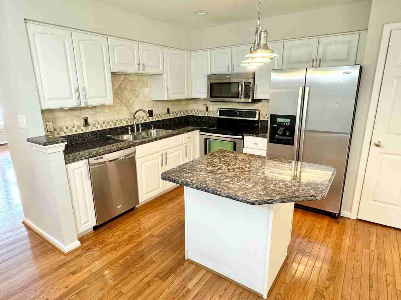 15753 Viewpoint Cir - Photo 2 of 28