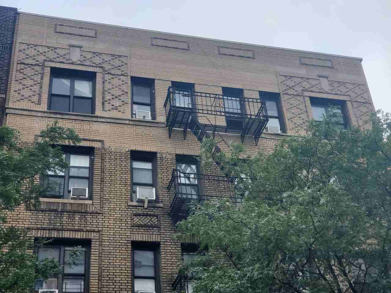 246 Wadsworth Realty LLC - Photo 6 of 50