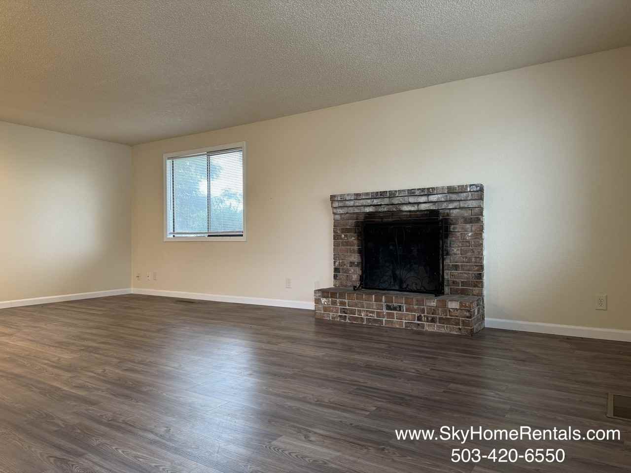 602 Fanny Court Northeast - Photo 4 of 15