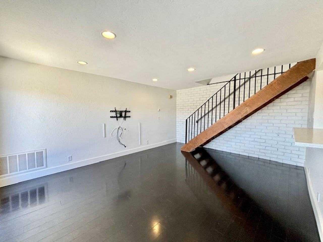 147 Fillmore Ave - Photo 3 of 26