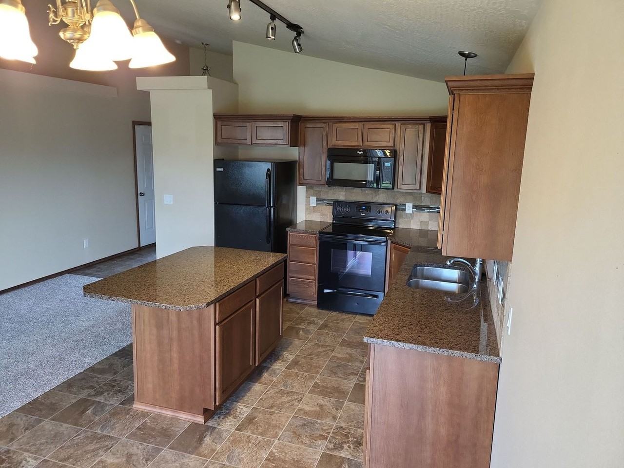 7867 W Kayak Ct - Photo 3 of 14