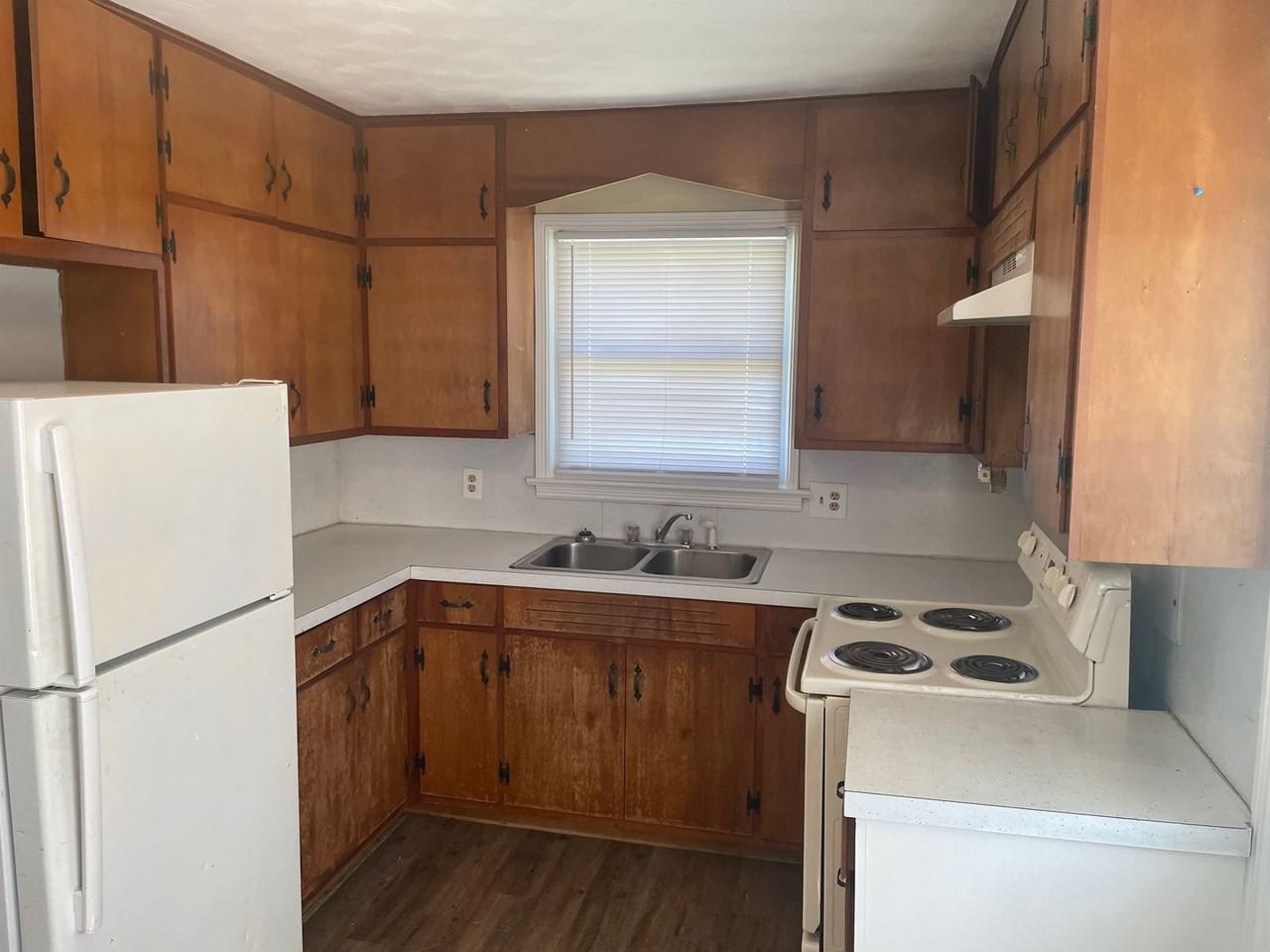 205 McCormick Dr - Photo 2 of 9