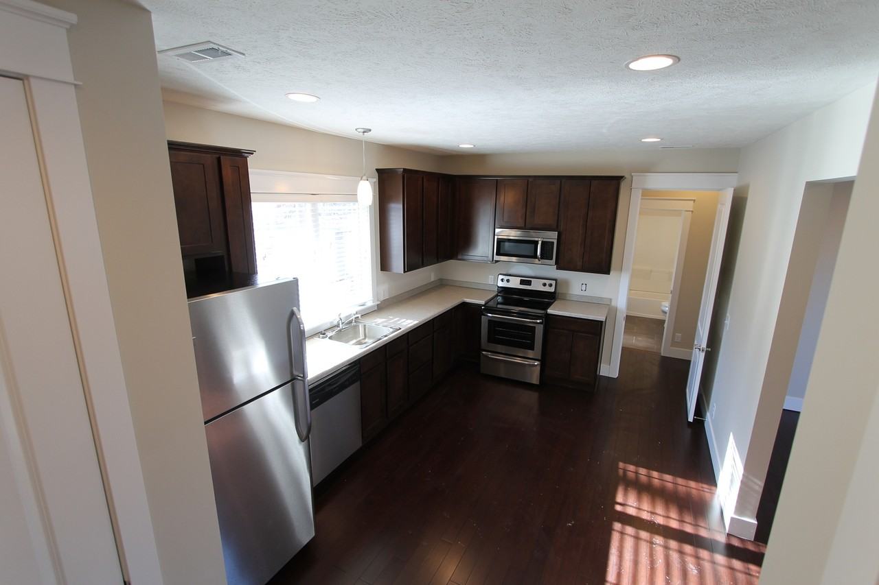 1142 S 29th St - Photo 5 of 14