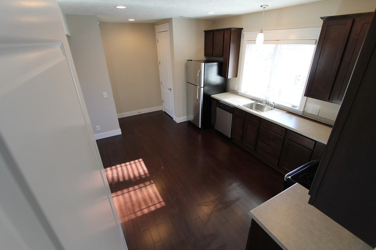 1142 S 29th St - Photo 6 of 14