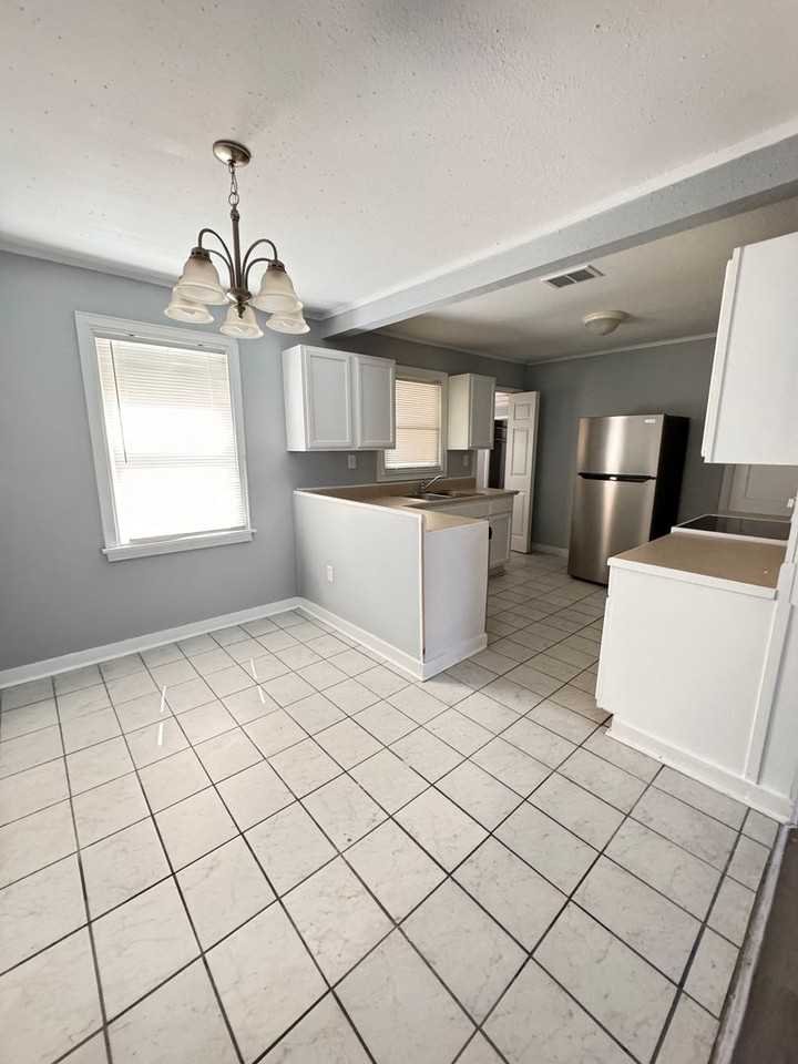 307 Claiborne Avenue - Photo 4 of 14