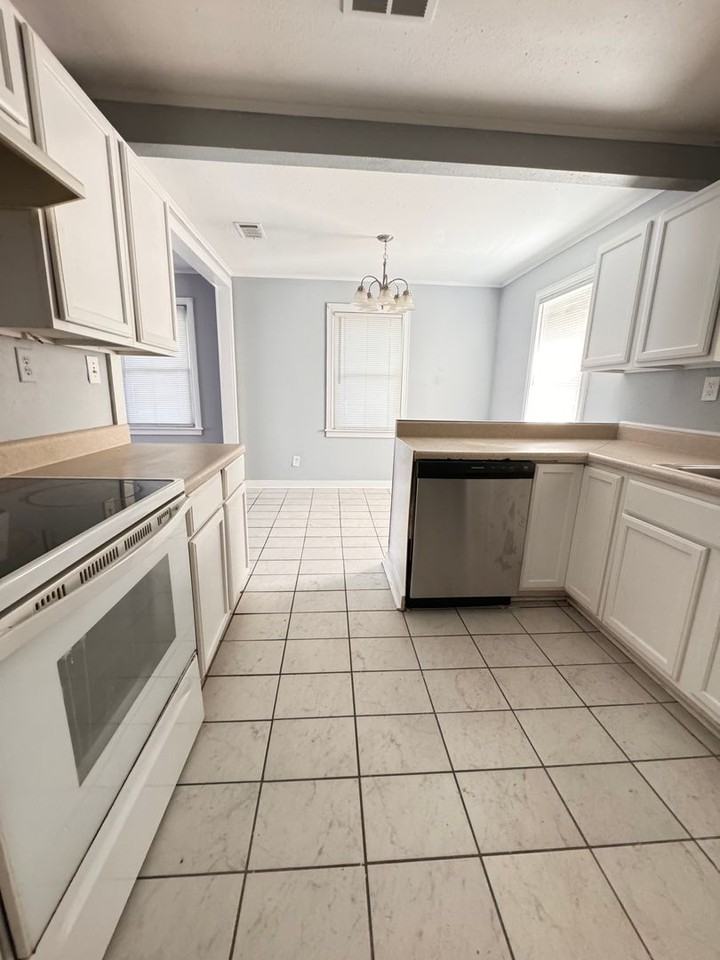 307 Claiborne Avenue - Photo 5 of 14