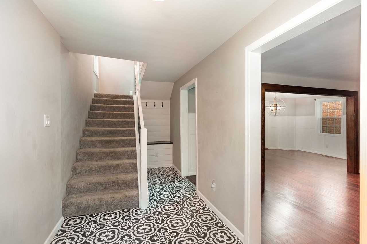 261 S Hanover St - Photo 3 of 34