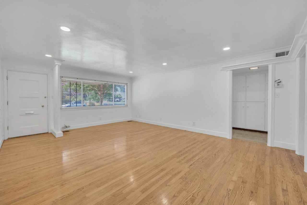 4944 Crestwood Way - Photo 3 of 21