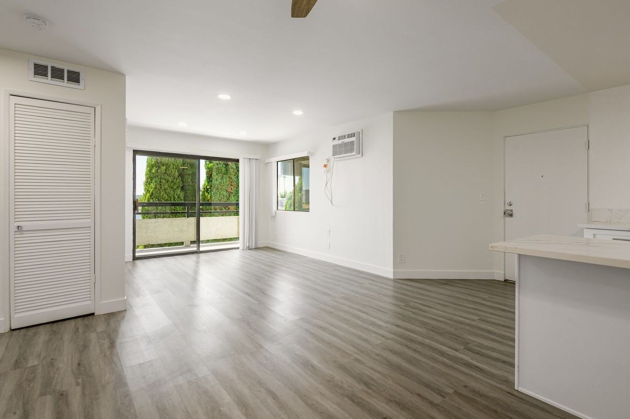 5533 Barton Ave - Photo 3 of 47
