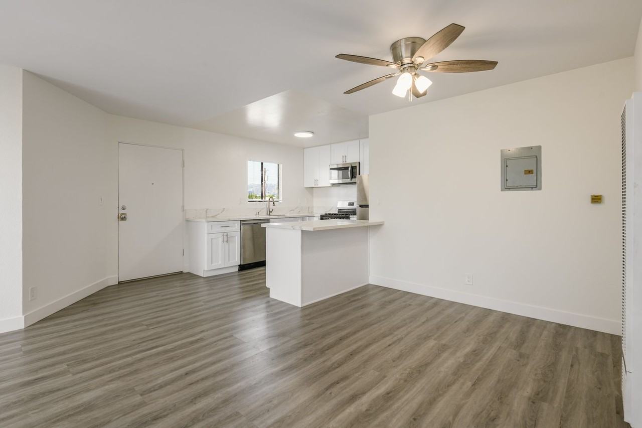 5533 Barton Ave - Photo 6 of 47