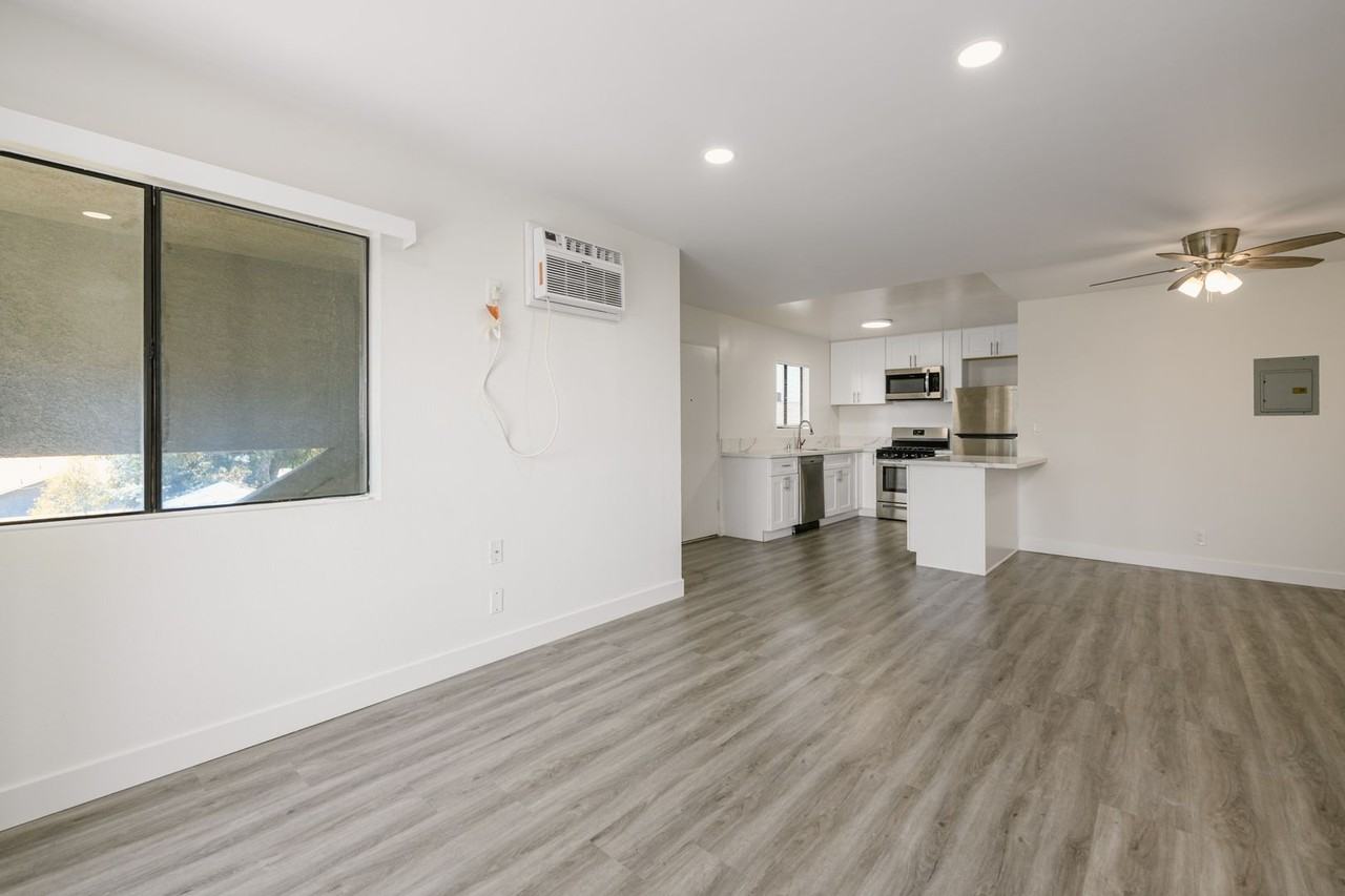 5533 Barton Ave - Photo 7 of 47