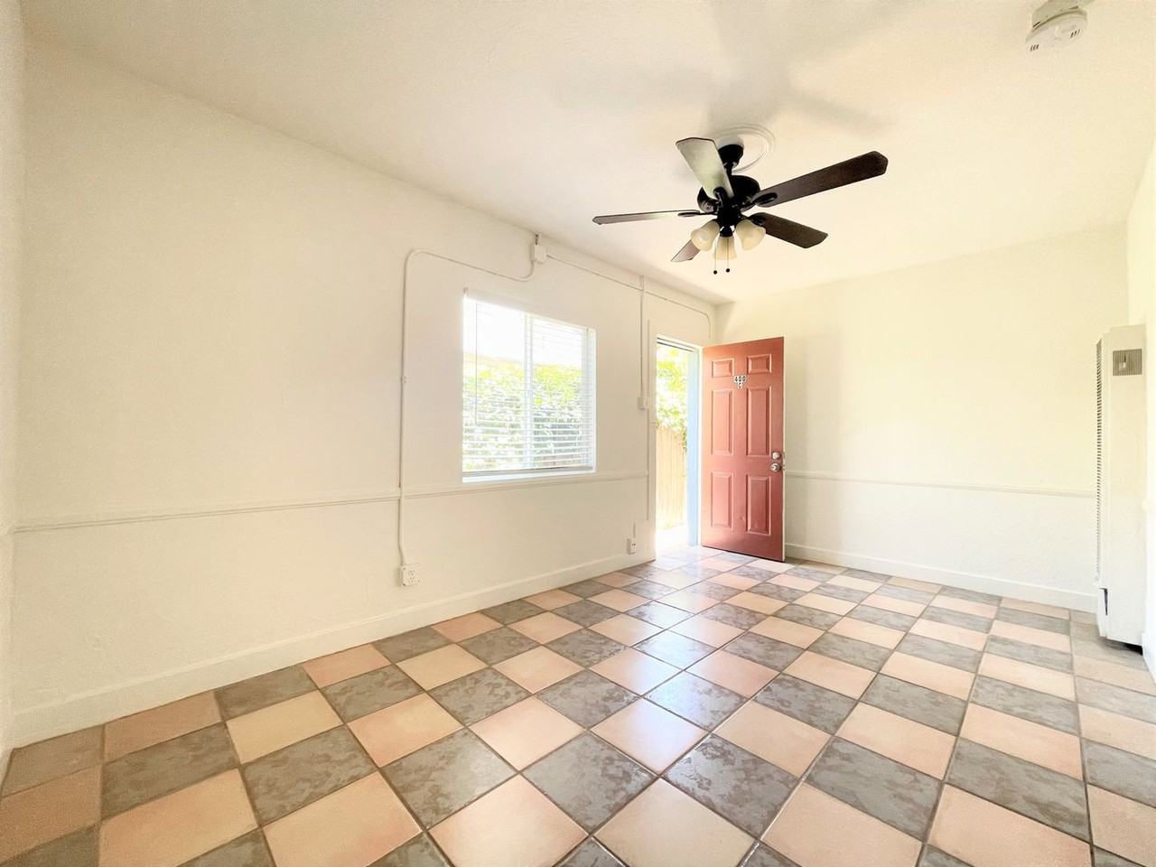 400 Civic Center Dr - Photo 4 of 9