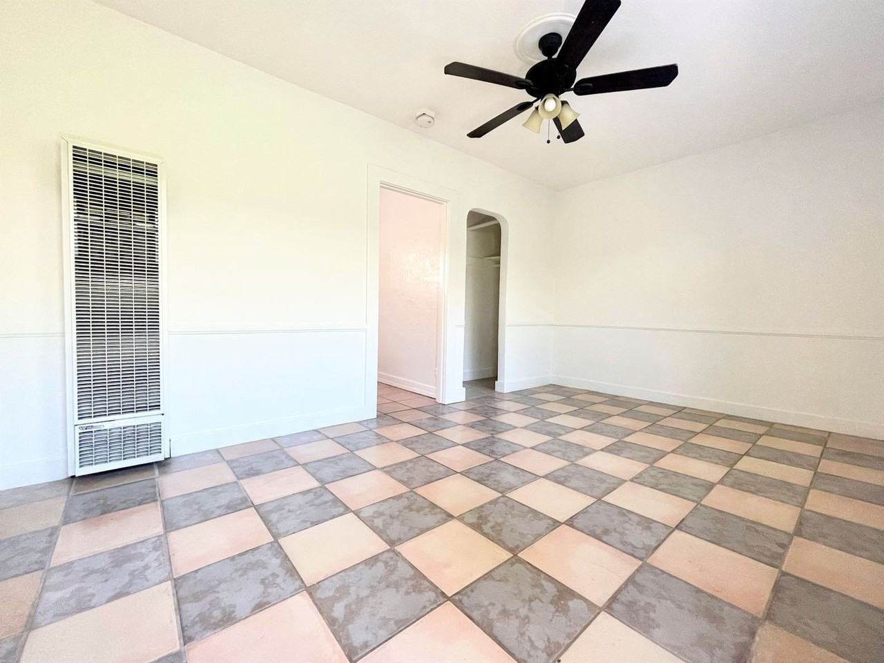 400 Civic Center Dr - Photo 5 of 9