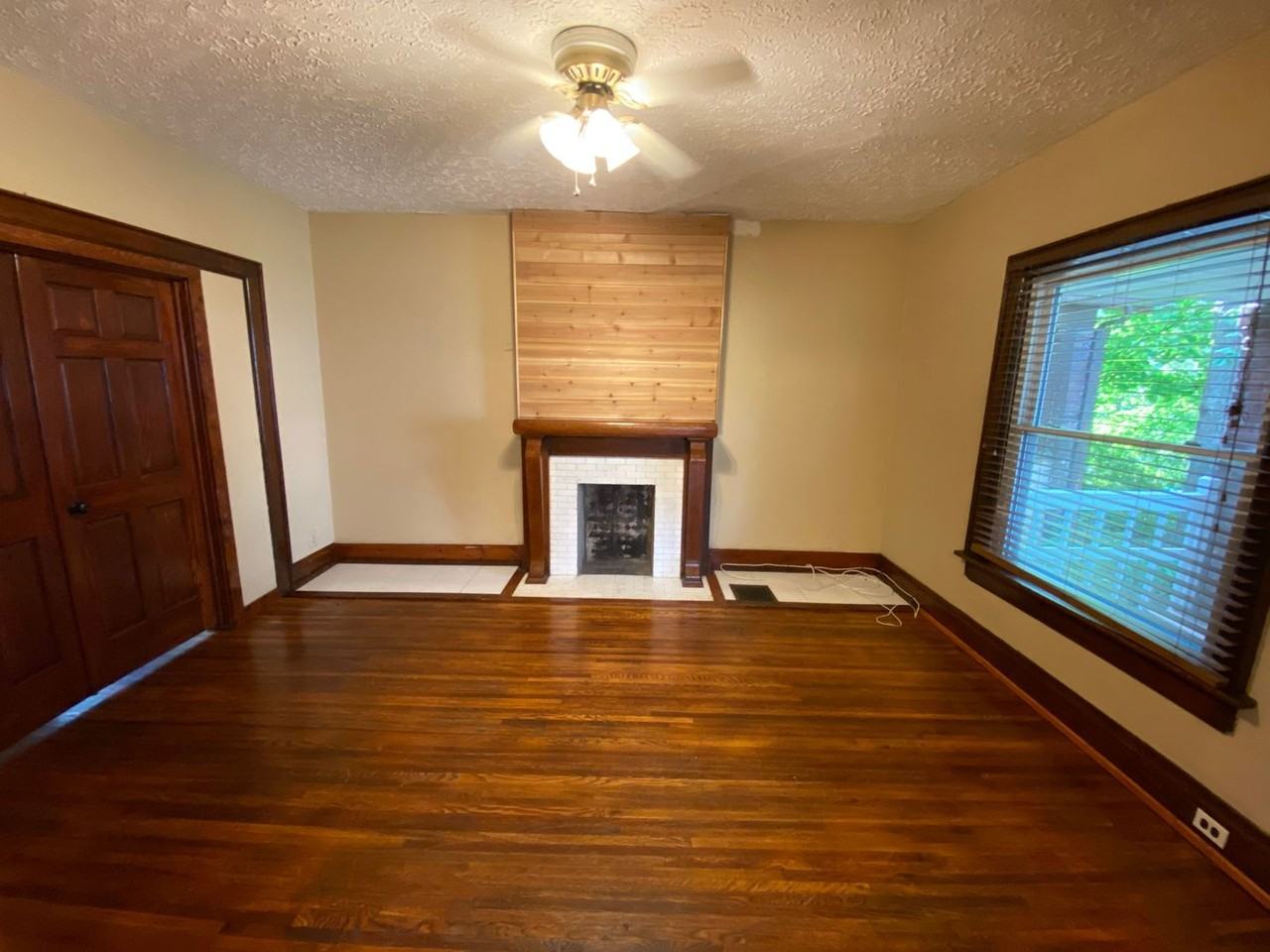 419 E 16th Ave - Photo 3 of 15