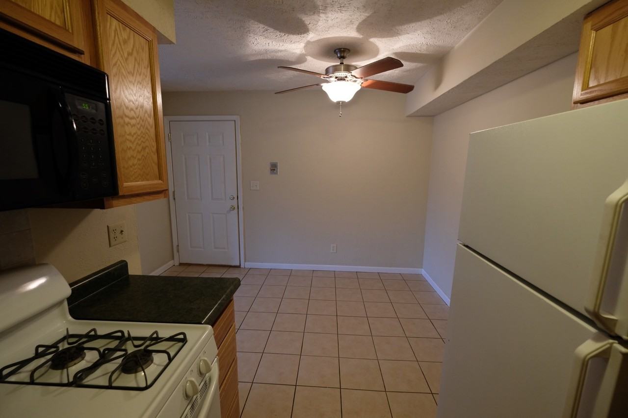 807 N Fell Ave - Photo 3 of 9