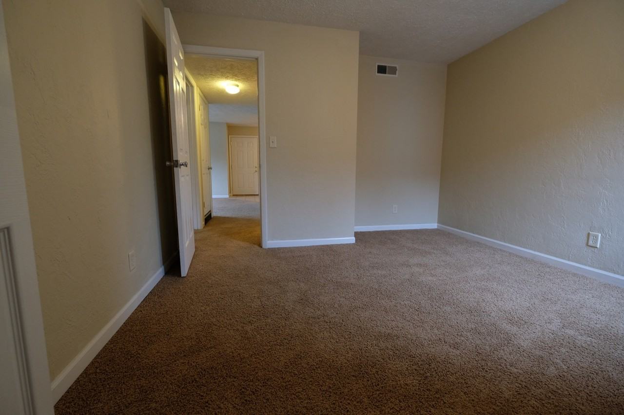 807 N Fell Ave - Photo 7 of 9