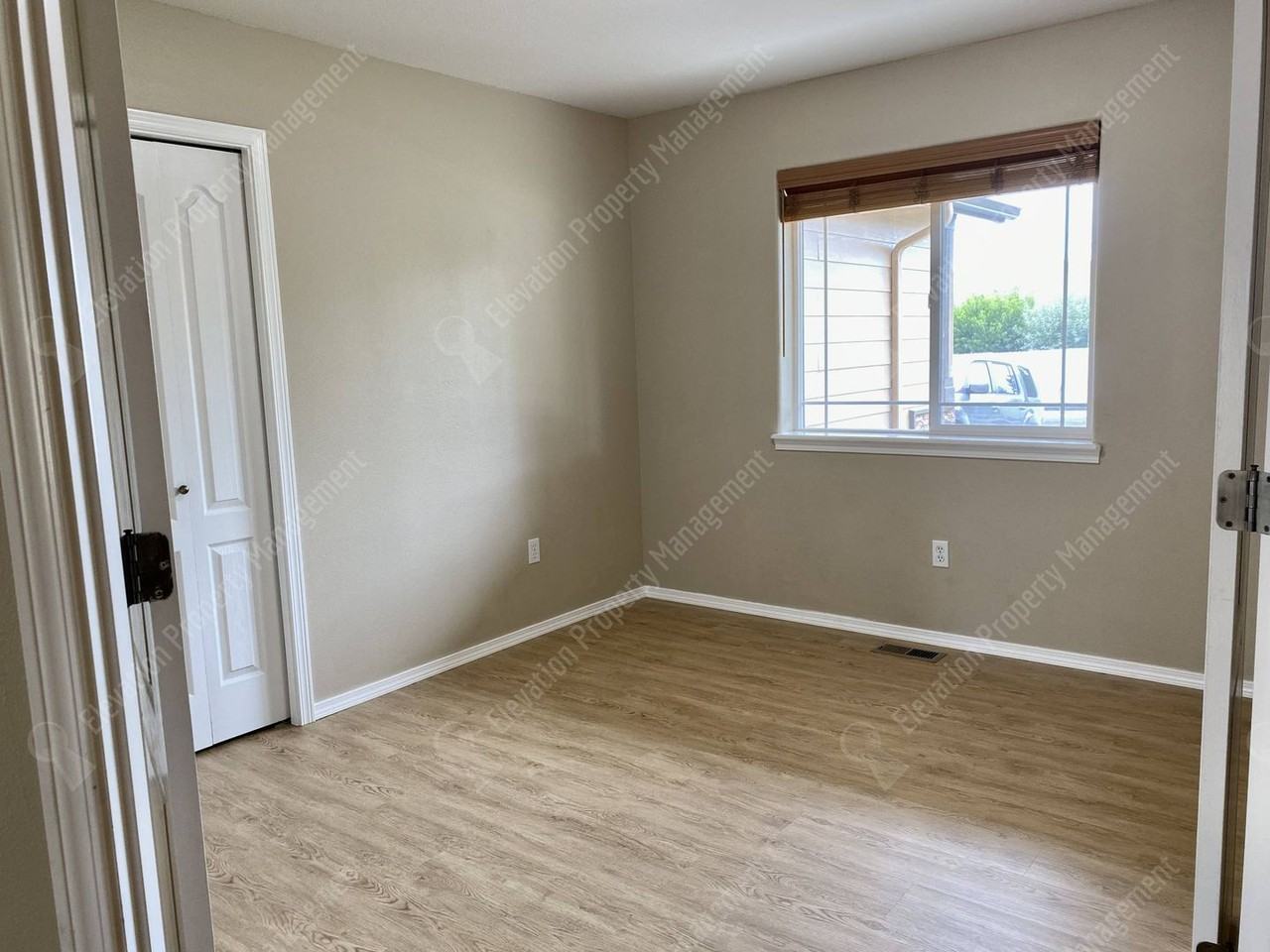 625 Ne Redwood Ave - Photo 3 of 20